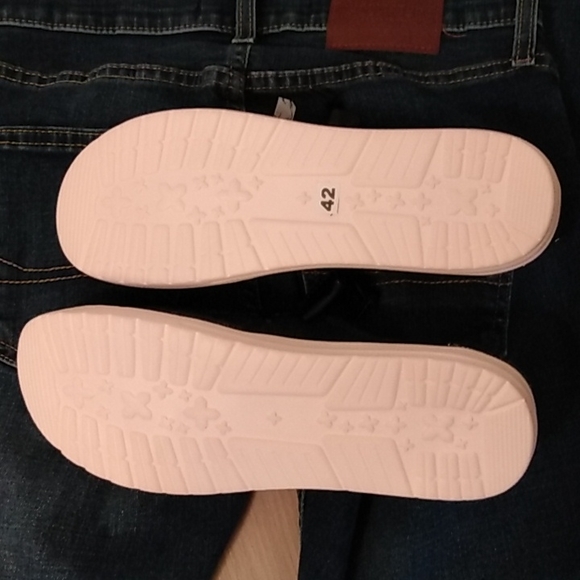 Canvas Shoes - Picture 4 of 10